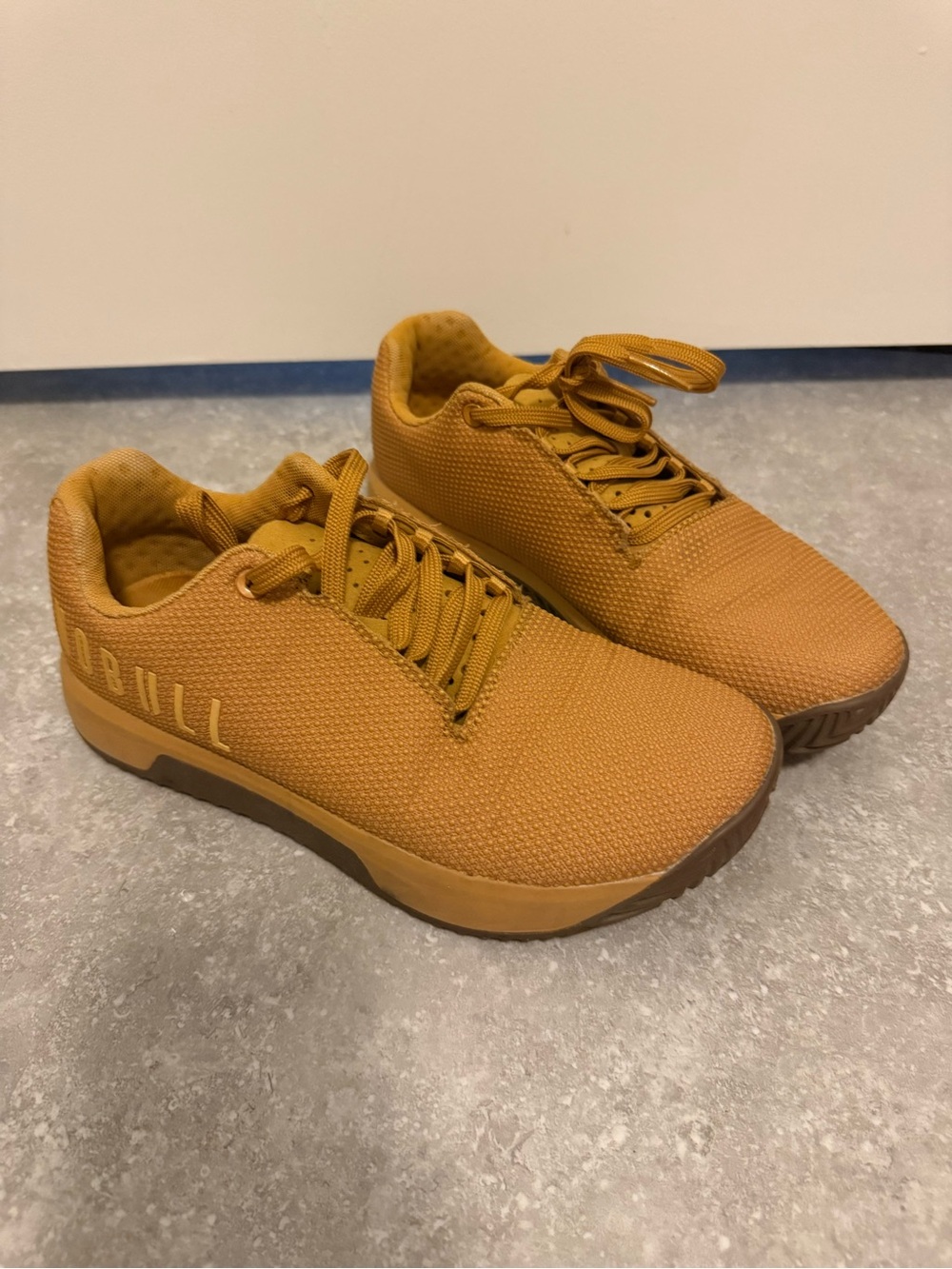 NOBULL Gold Yellow Outwork Edge CrossFit Athletic Trainers W8.5 M7